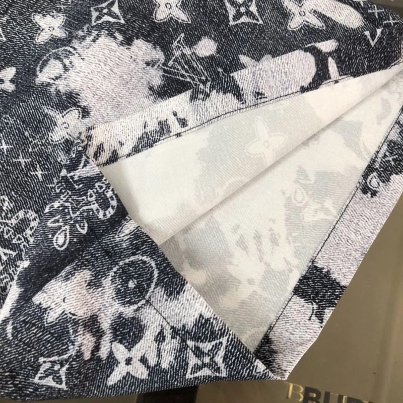 Cozy Louis Vuitton Short Pants 138947