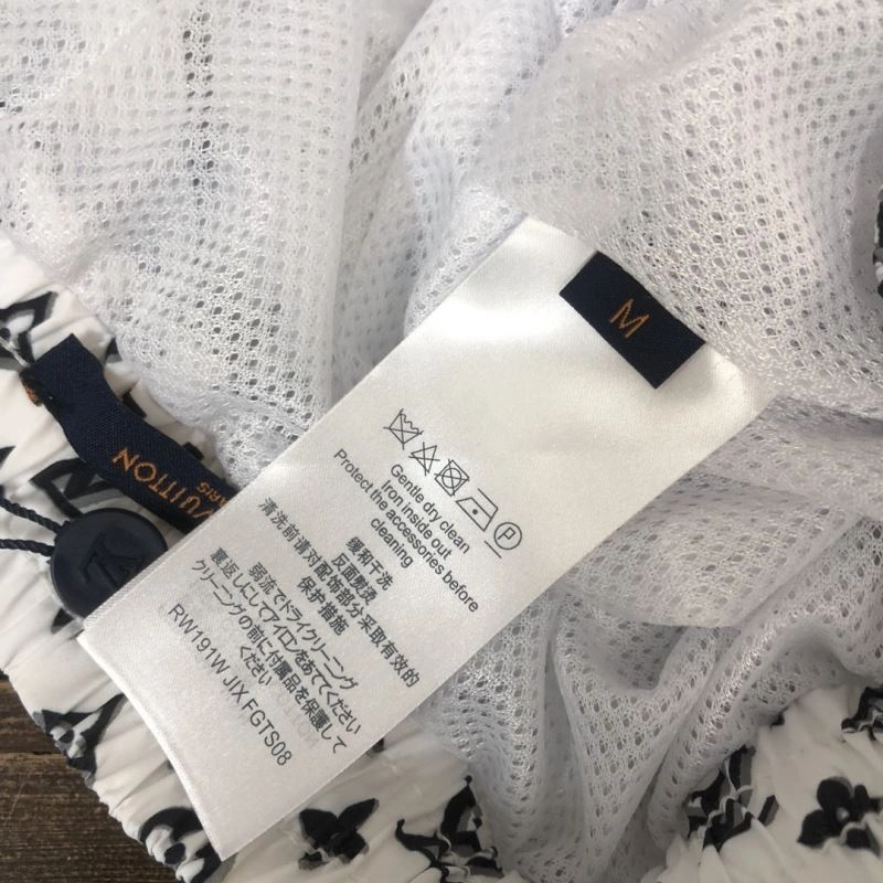Lightweight Louis Vuitton Short Pants 138978