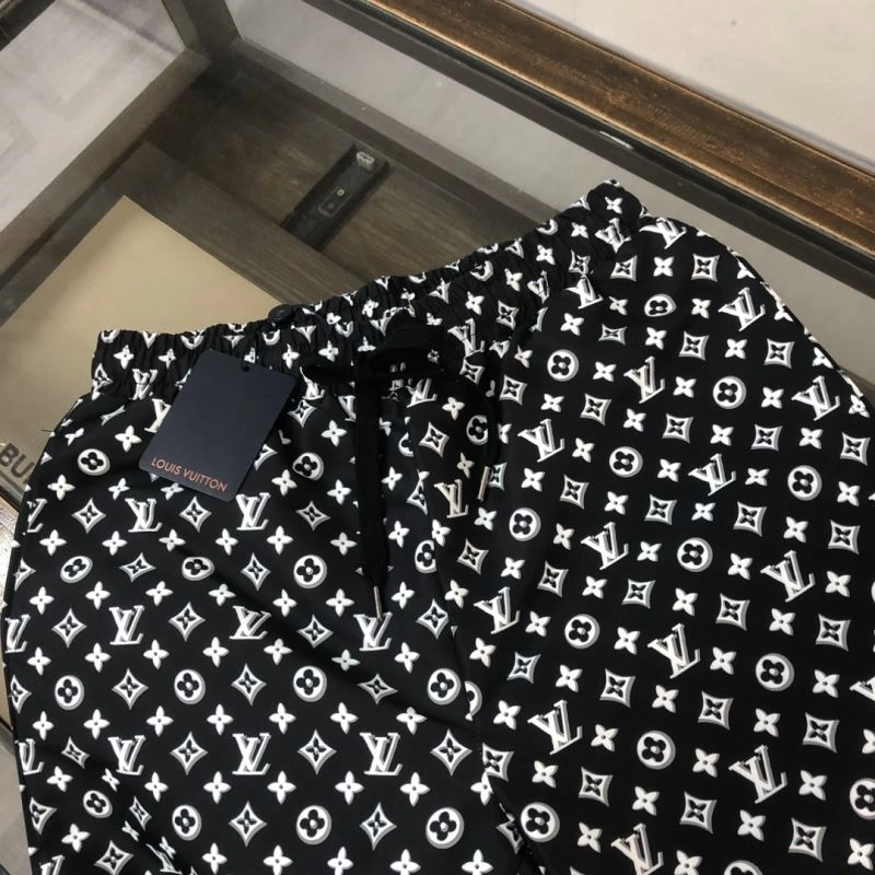 Sleek Louis Vuitton Short Pants 138944