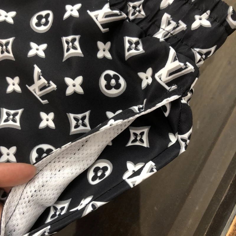 Sleek Louis Vuitton Short Pants 138944