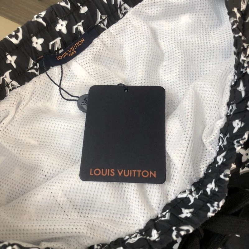 Sleek Louis Vuitton Short Pants 138944