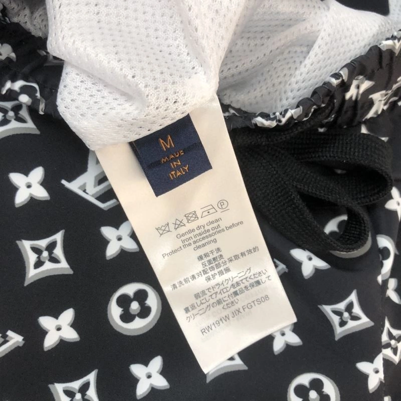 Sleek Louis Vuitton Short Pants 138944