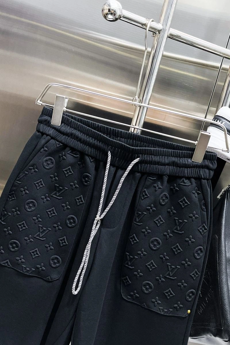 Seasonal Louis Vuitton Short Pants 137399