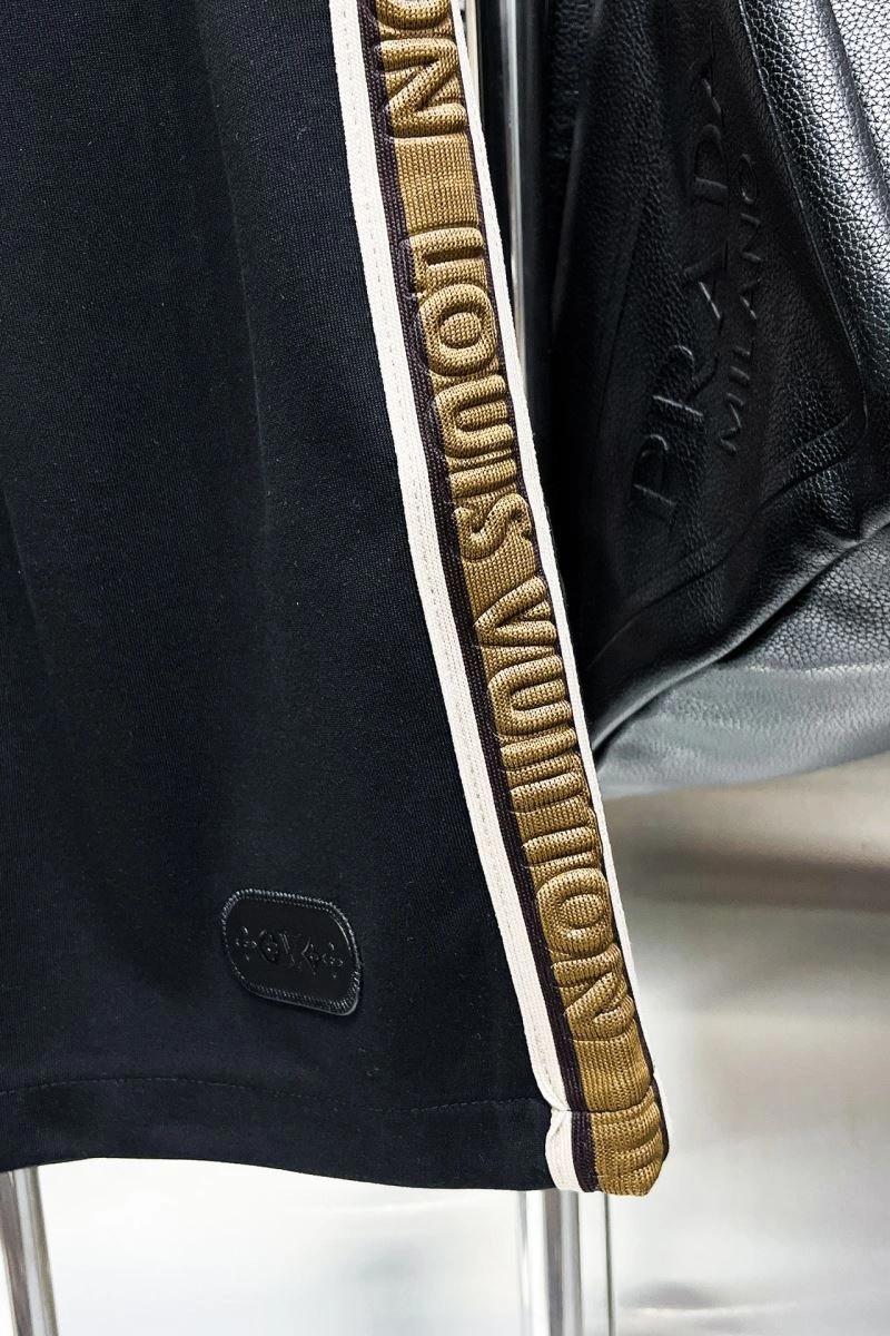 EyeCatching Louis Vuitton Short Pants 137396