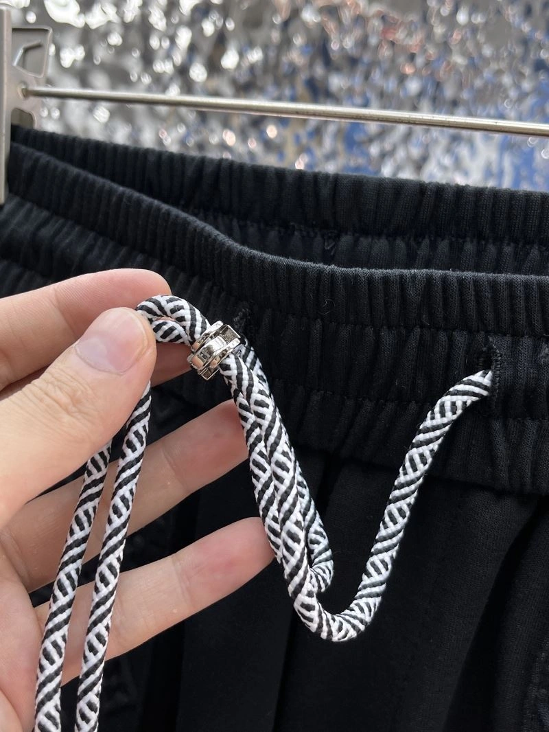 Louis Vuitton Short Pants Stretchable 137381