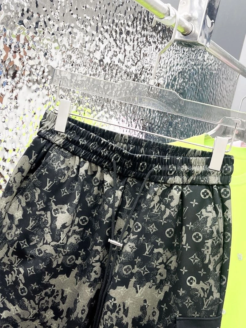 Effortless Louis Vuitton Short Pants 137373