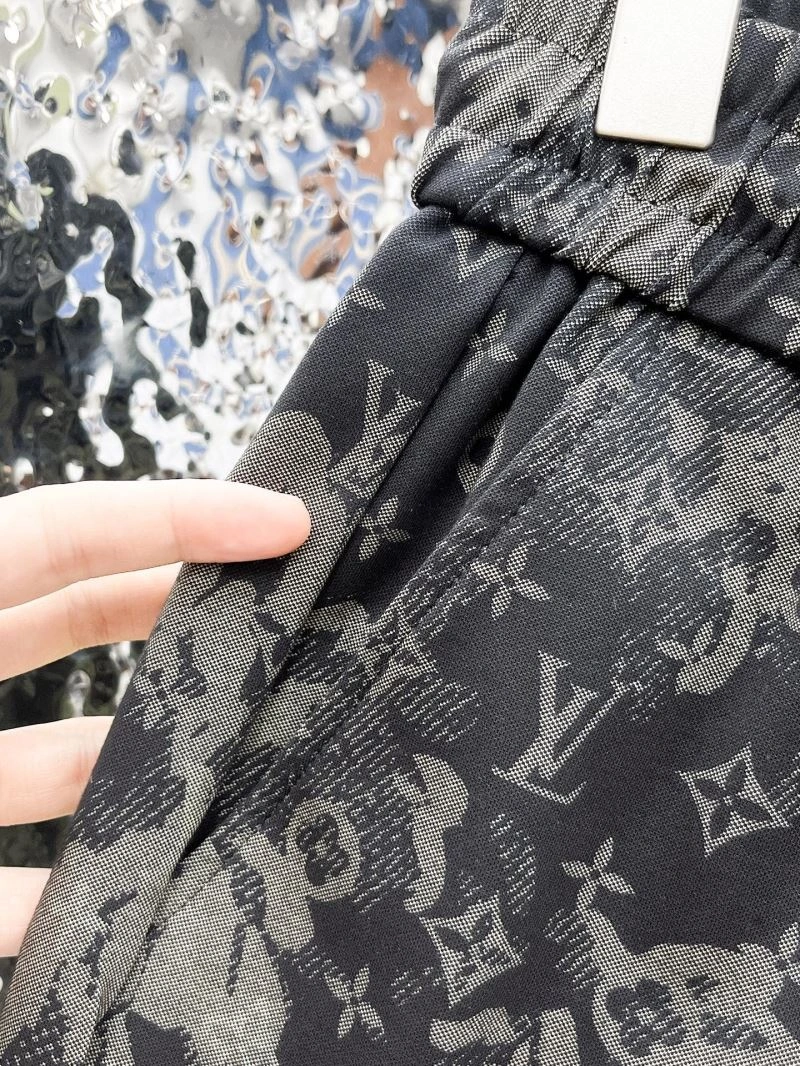 Effortless Louis Vuitton Short Pants 137373