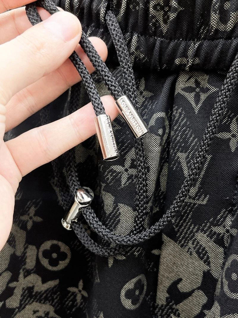 Effortless Louis Vuitton Short Pants 137373