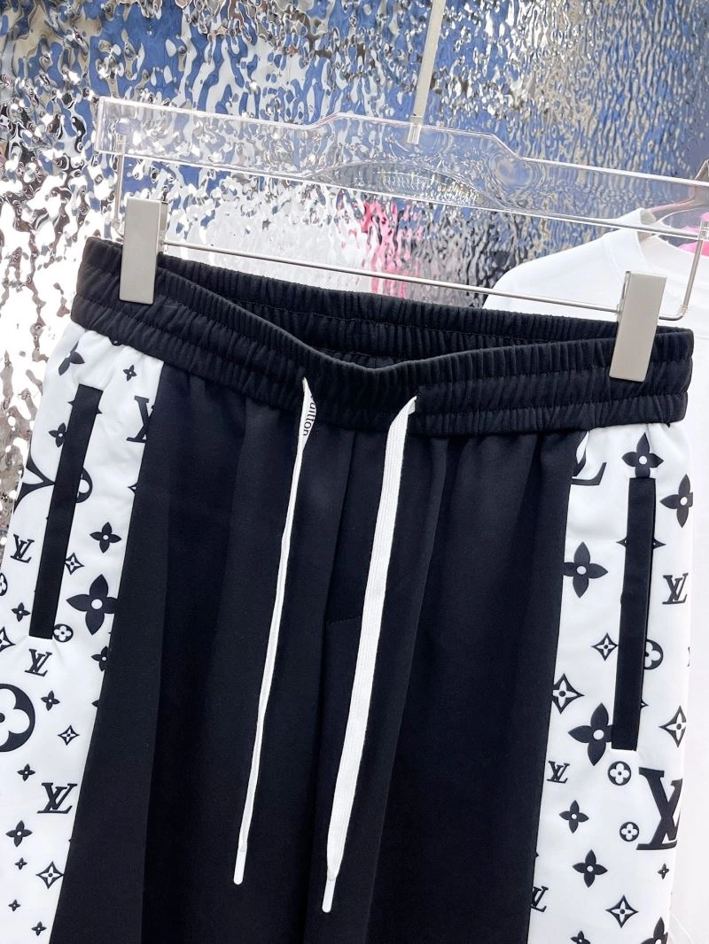 Timeless Louis Vuitton Short Pants 137372