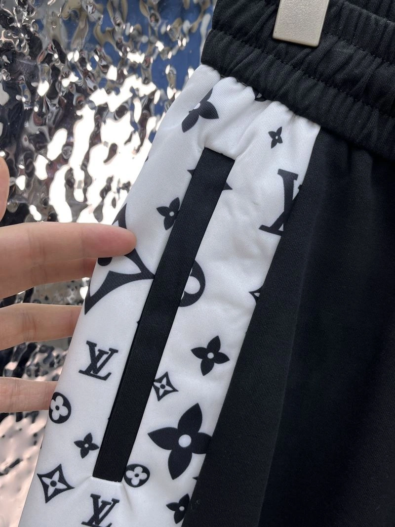 Timeless Louis Vuitton Short Pants 137372