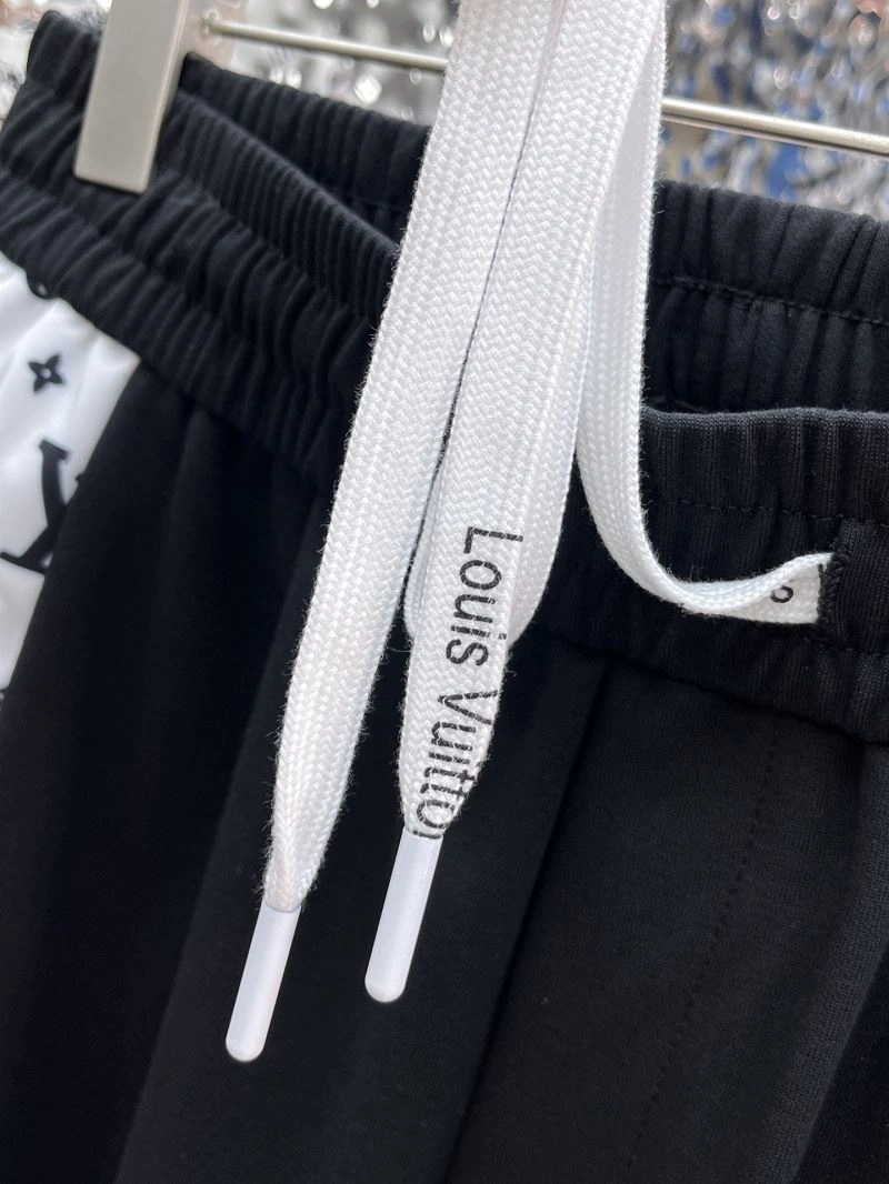 Timeless Louis Vuitton Short Pants 137372