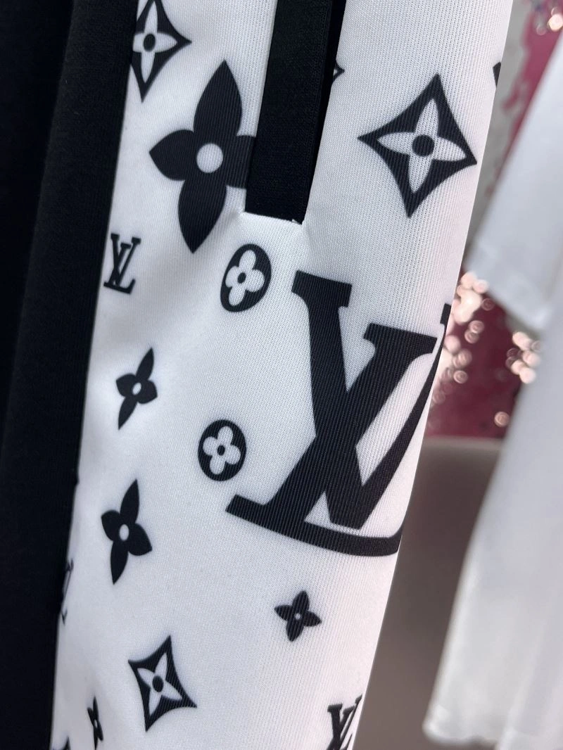 Timeless Louis Vuitton Short Pants 137372