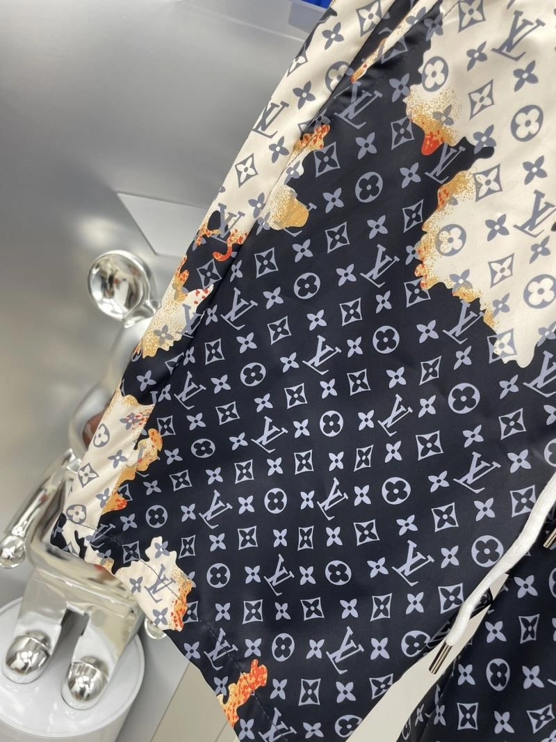 Vibrant Louis Vuitton Short Pants 137368
