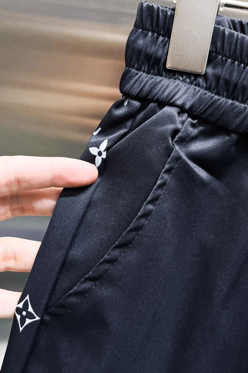 Lightweight Louis Vuitton Short Pants 137377