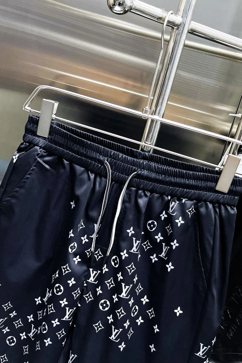 Lightweight Louis Vuitton Short Pants 137377