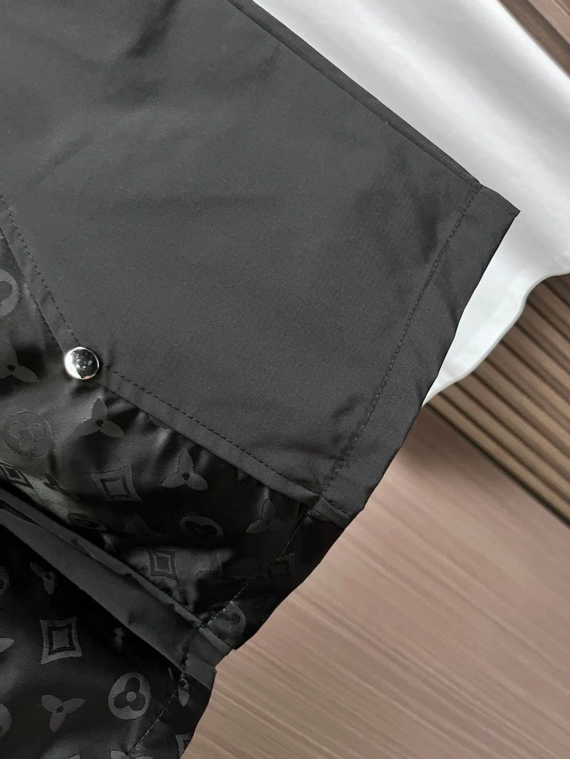Bold Louis Vuitton Short Pants 137356