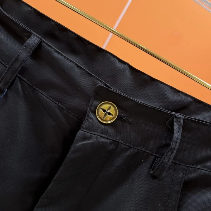 WrinkleFree Louis Vuitton Short Pants 137359