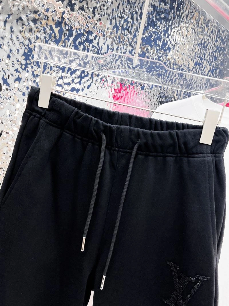 Effortless Louis Vuitton Short Pants 136454