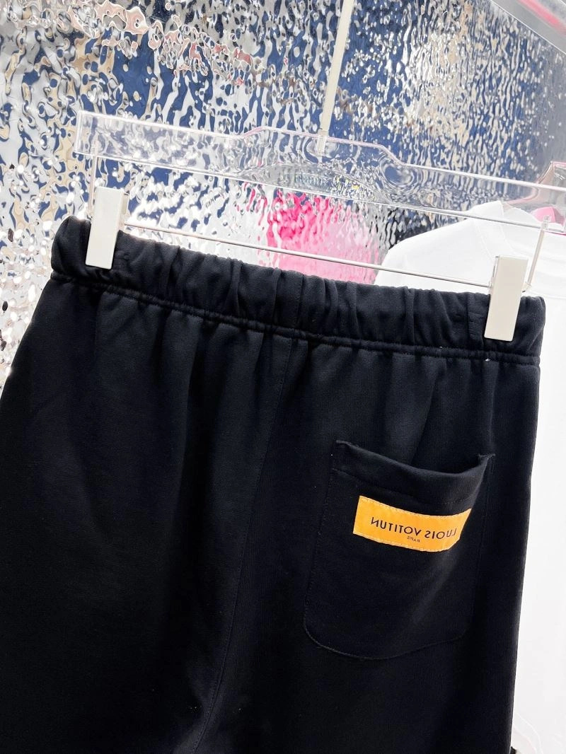 Effortless Louis Vuitton Short Pants 136454