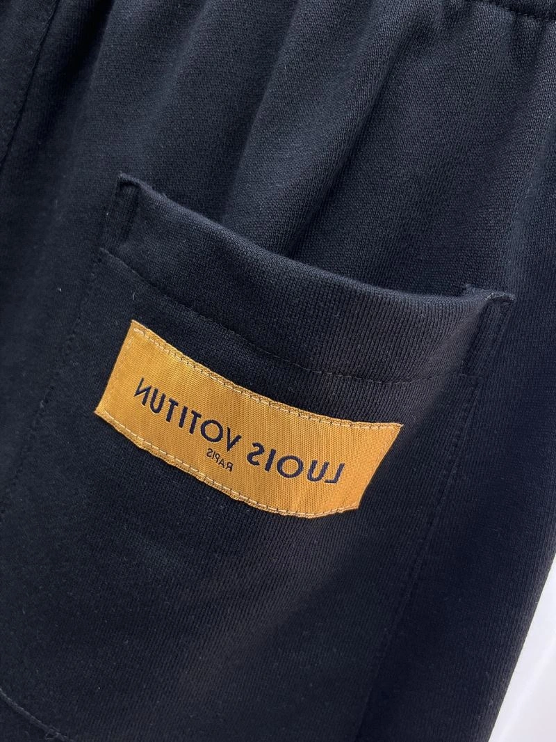 Effortless Louis Vuitton Short Pants 136454