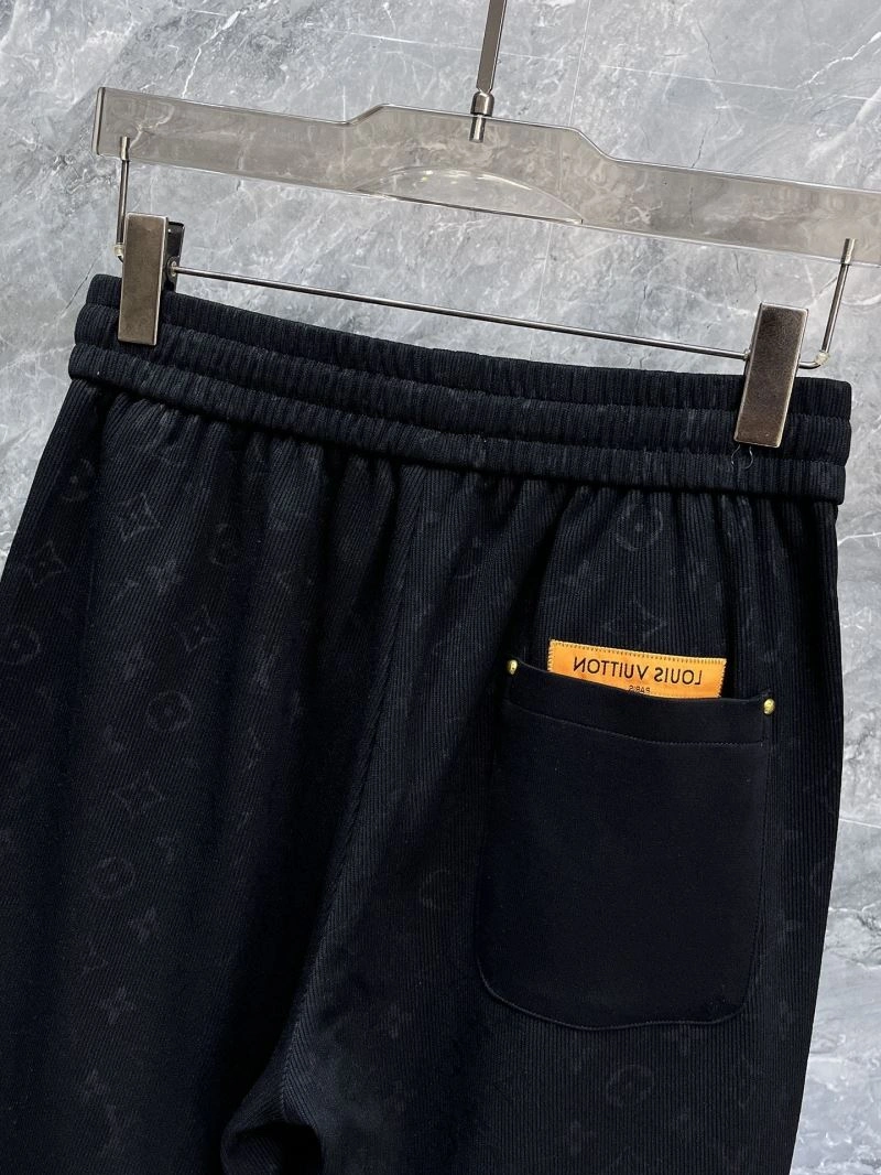 Vibrant Louis Vuitton Short Pants 136430