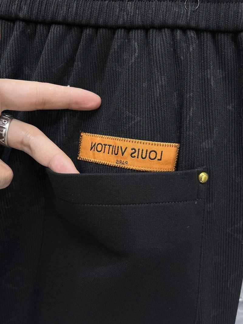 Vibrant Louis Vuitton Short Pants 136430