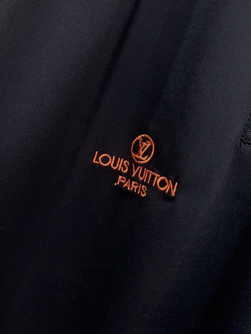 Stylish Louis Vuitton Short Pants 136437