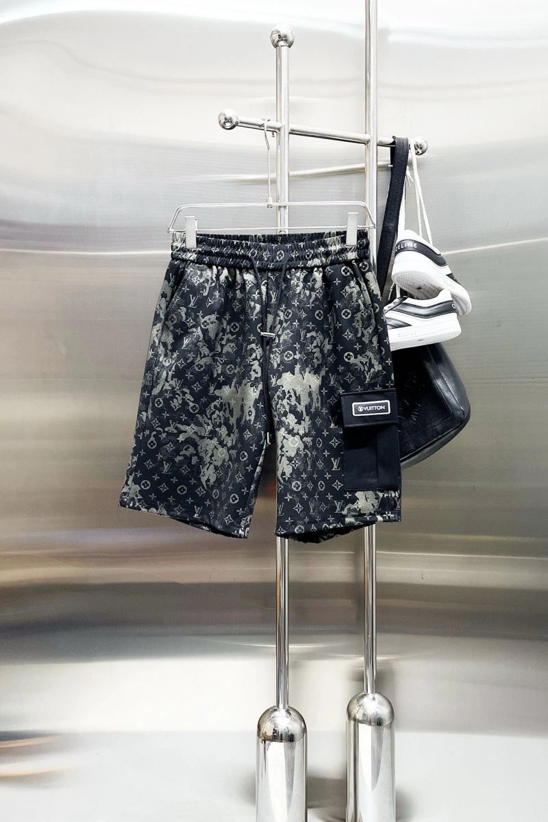Sporty Louis Vuitton Short Pants 136441