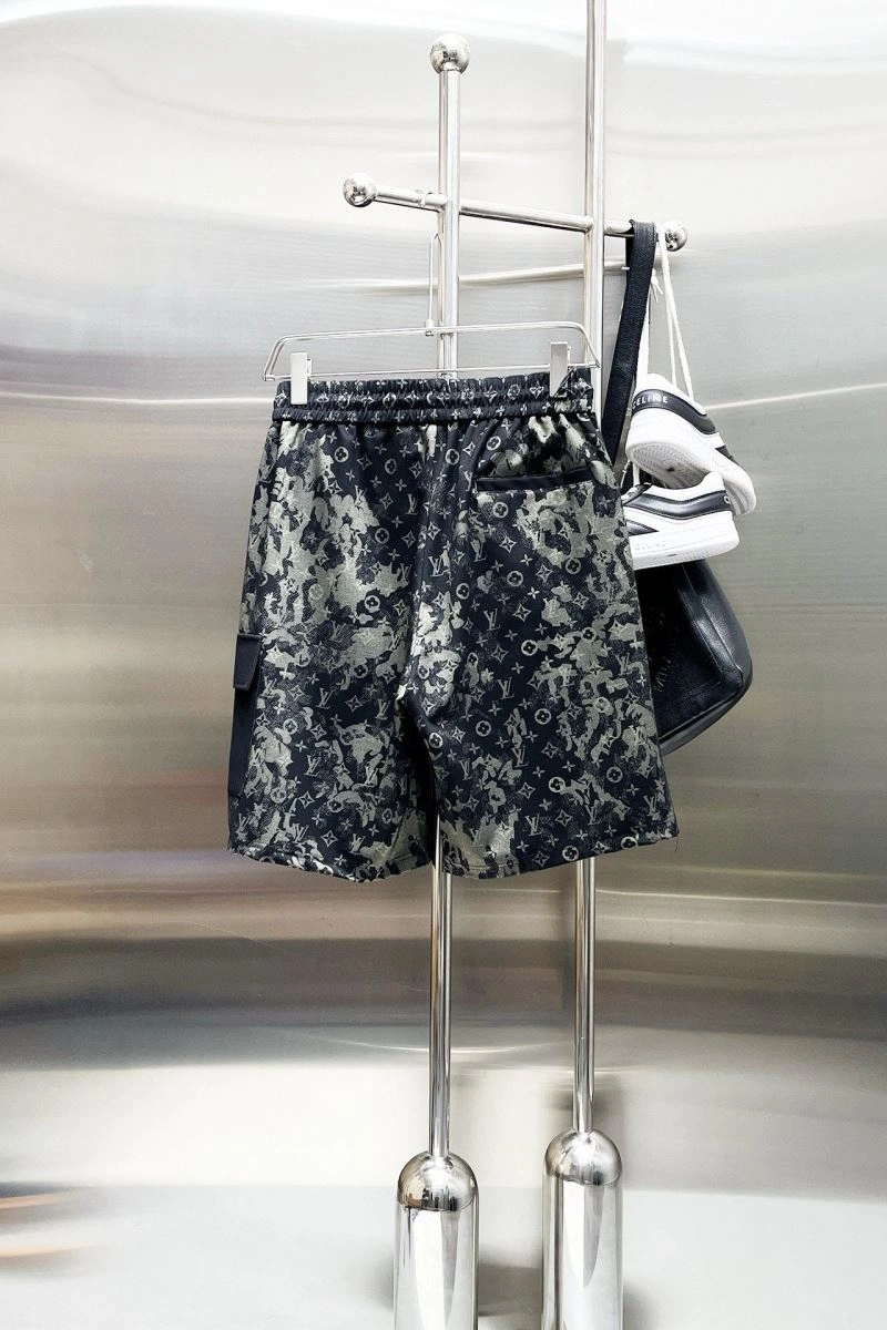 Sporty Louis Vuitton Short Pants 136441