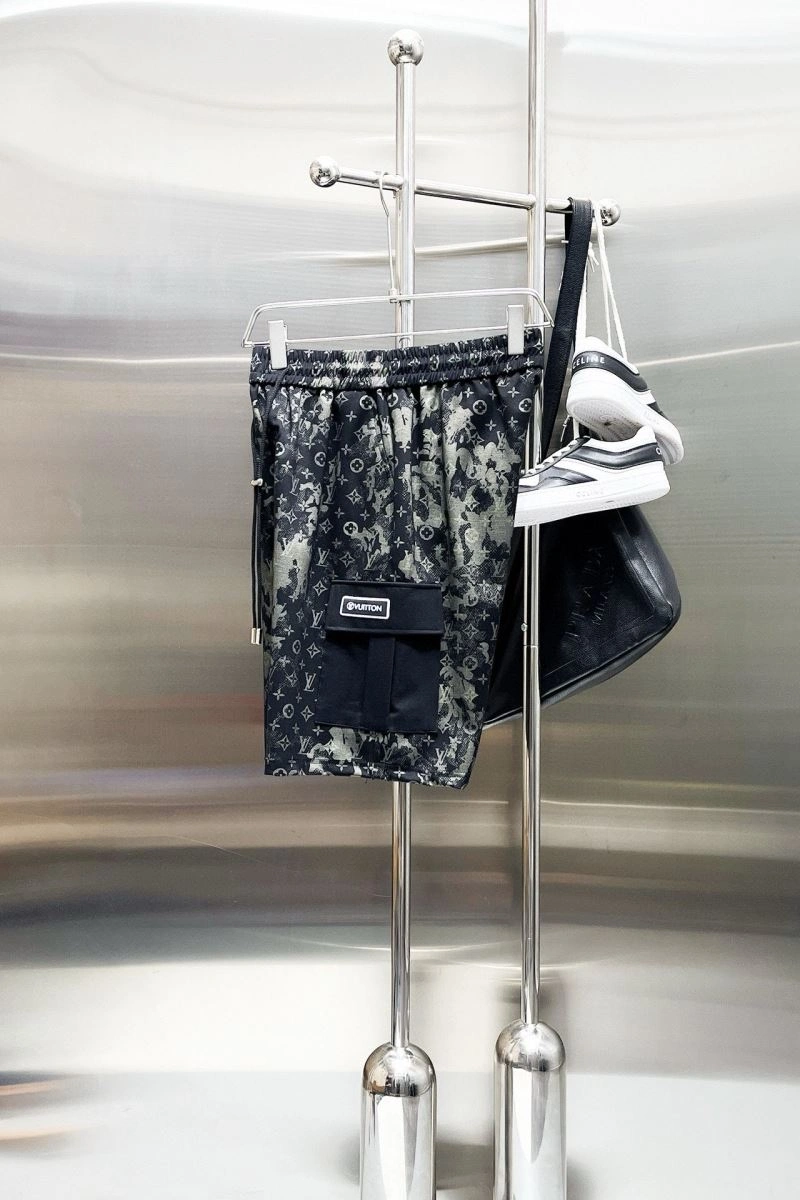 Sporty Louis Vuitton Short Pants 136441