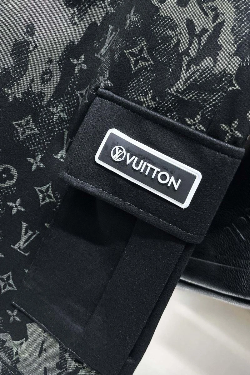 Sporty Louis Vuitton Short Pants 136441