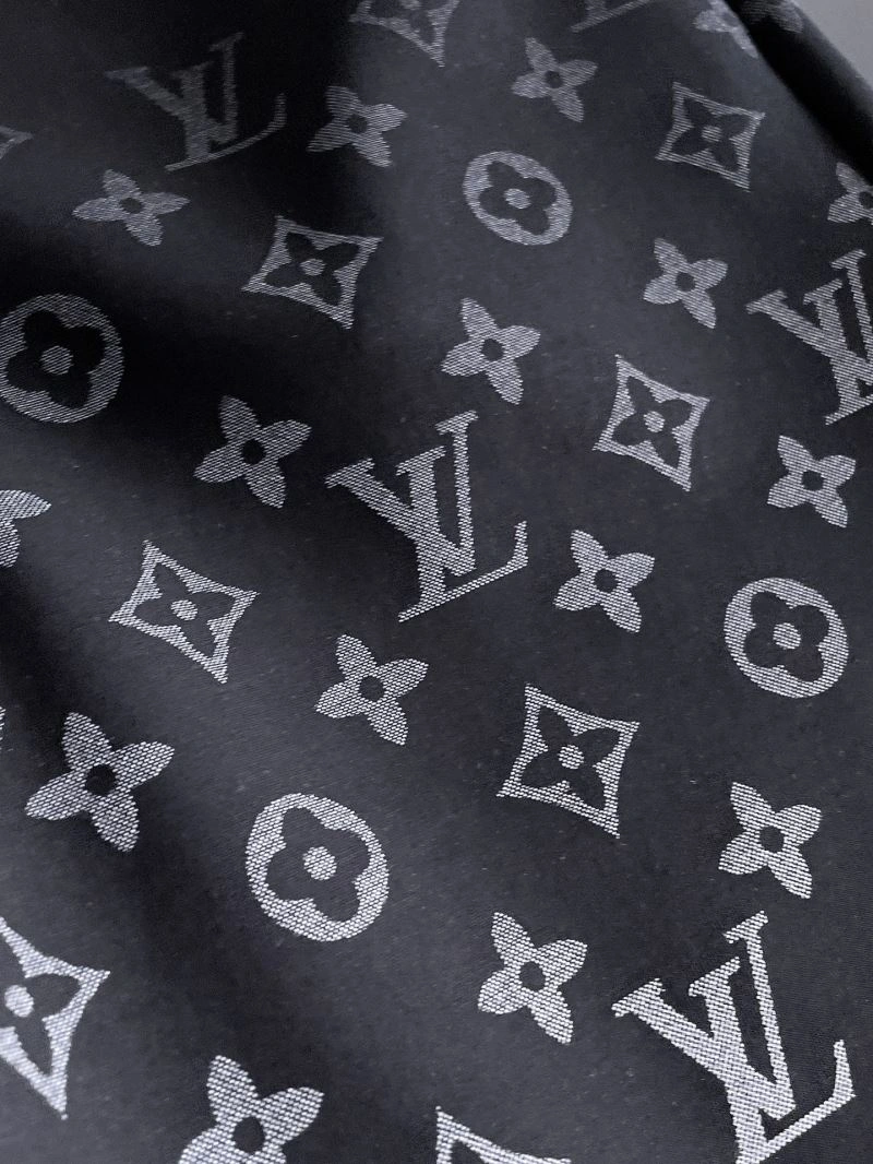 Compact Louis Vuitton Short Pants 136385