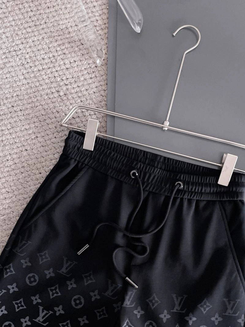Compact Louis Vuitton Short Pants 136385