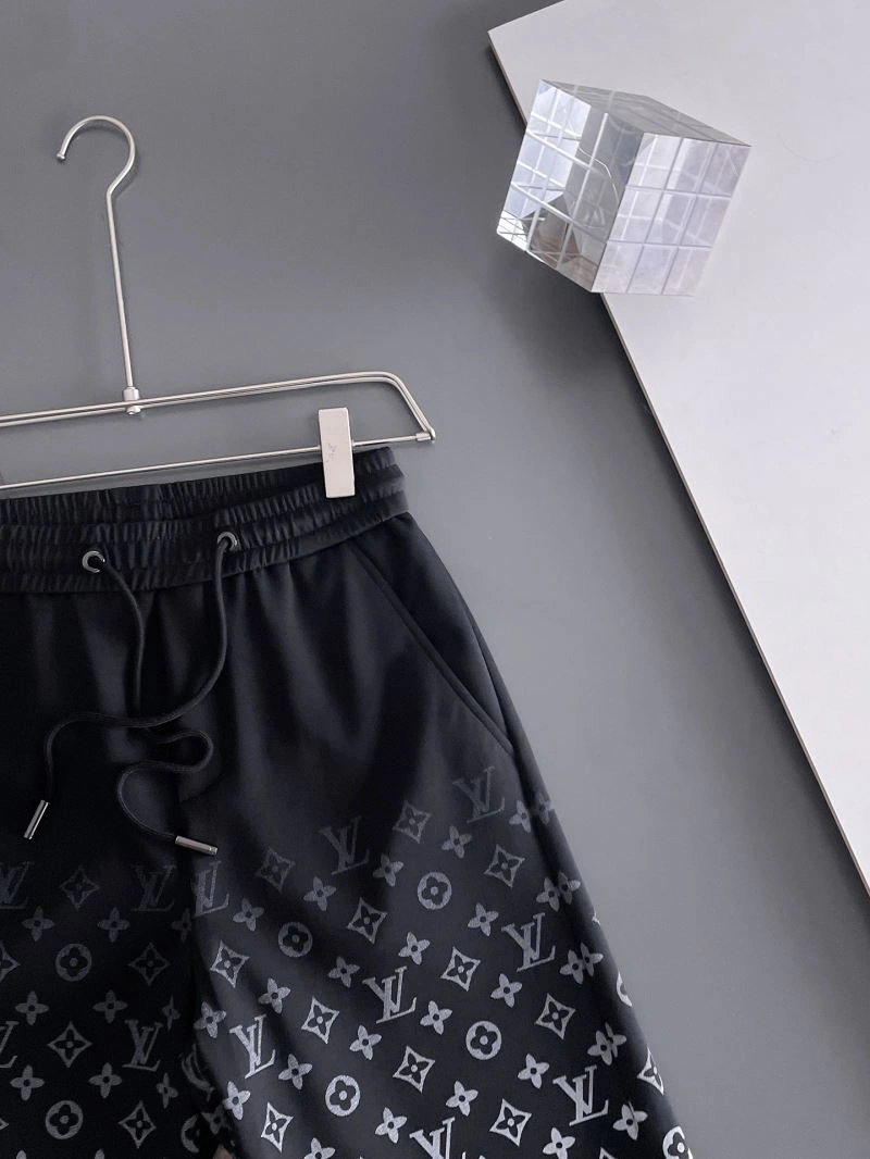 Compact Louis Vuitton Short Pants 136385