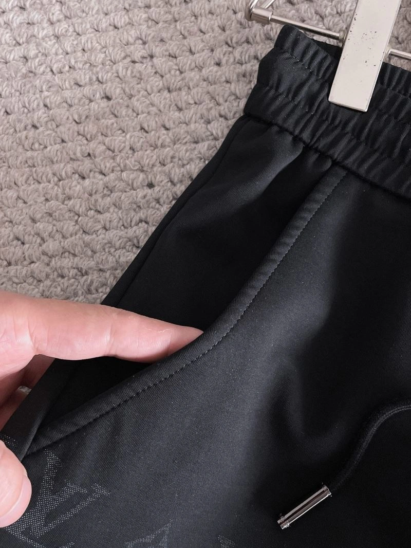Compact Louis Vuitton Short Pants 136385