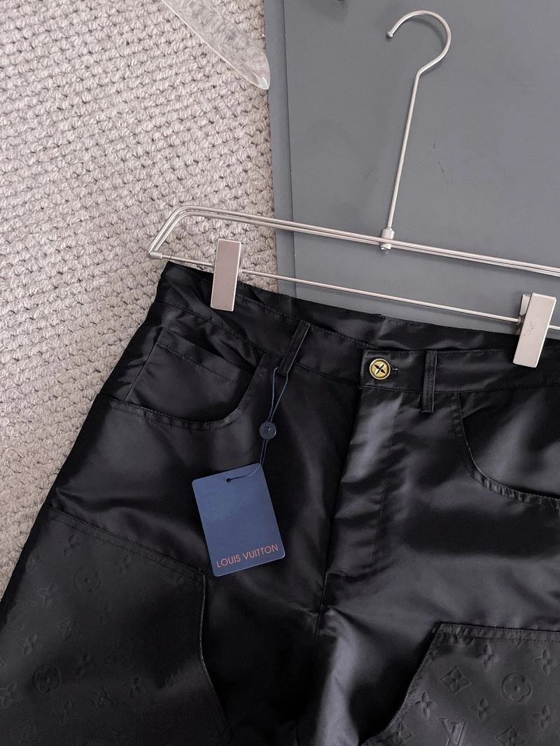 Effortless Louis Vuitton Short Pants 136387