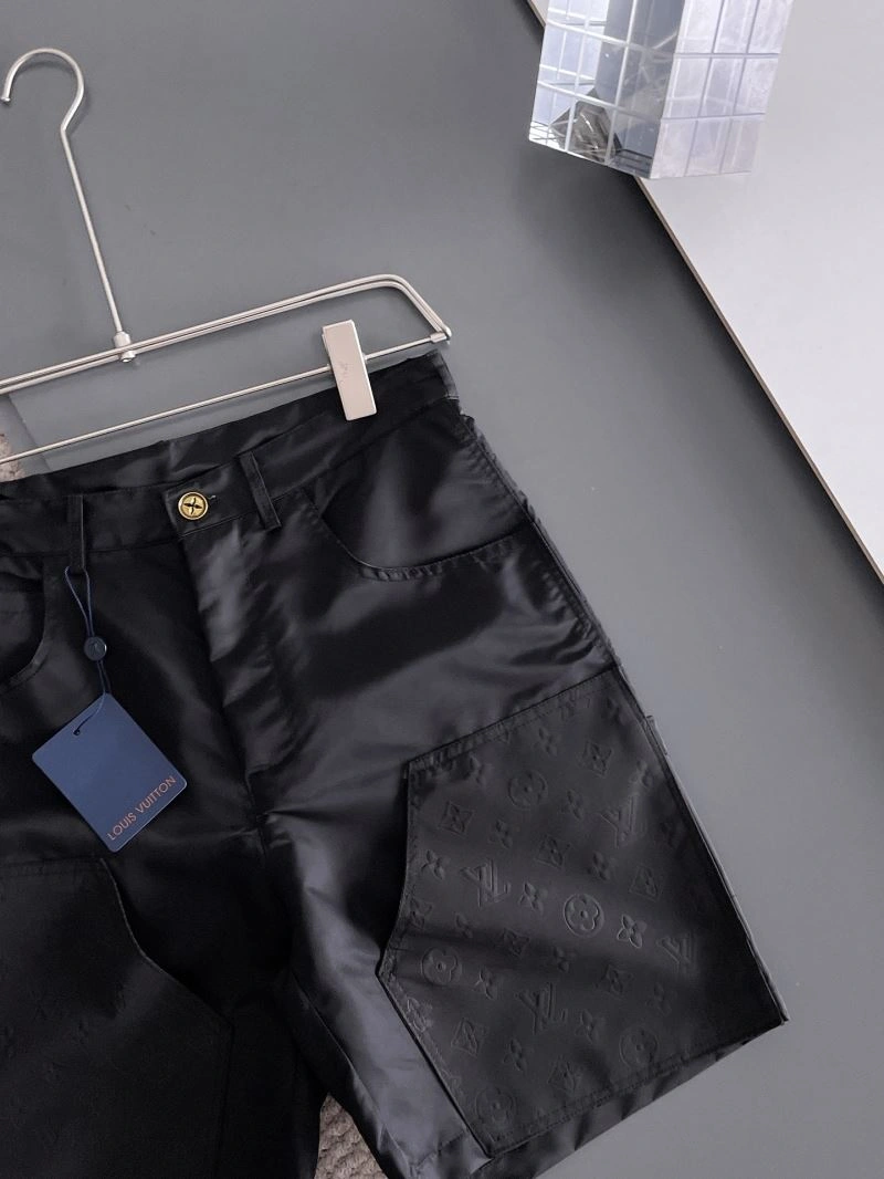Effortless Louis Vuitton Short Pants 136387