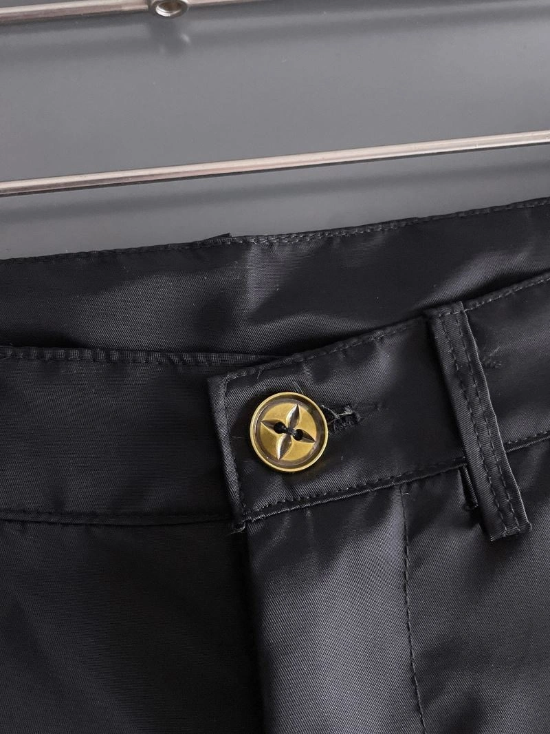 Effortless Louis Vuitton Short Pants 136387