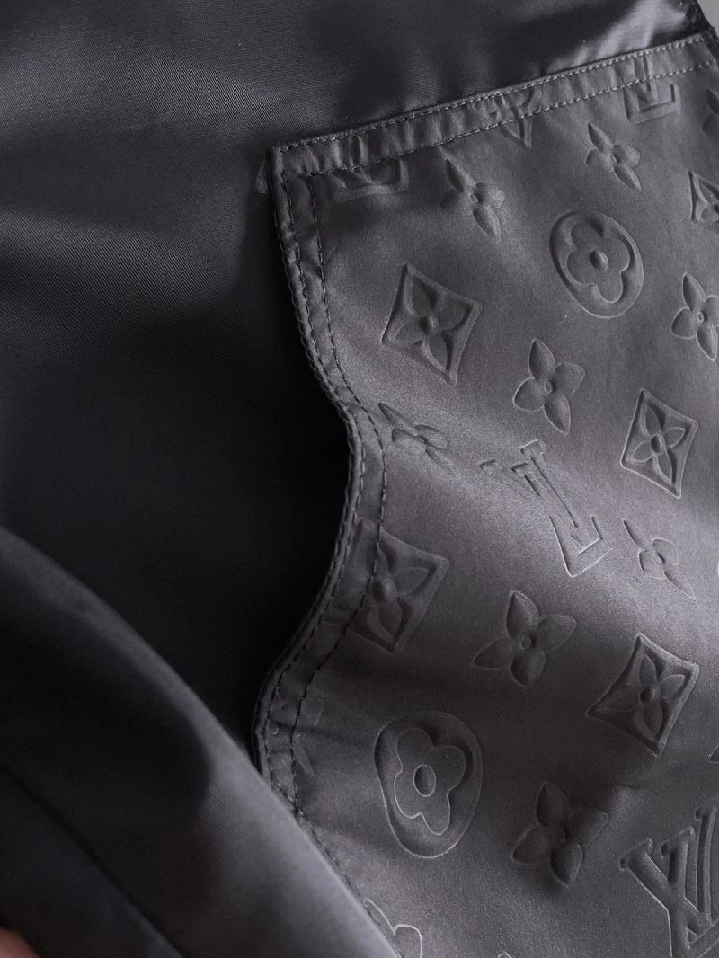 Effortless Louis Vuitton Short Pants 136387