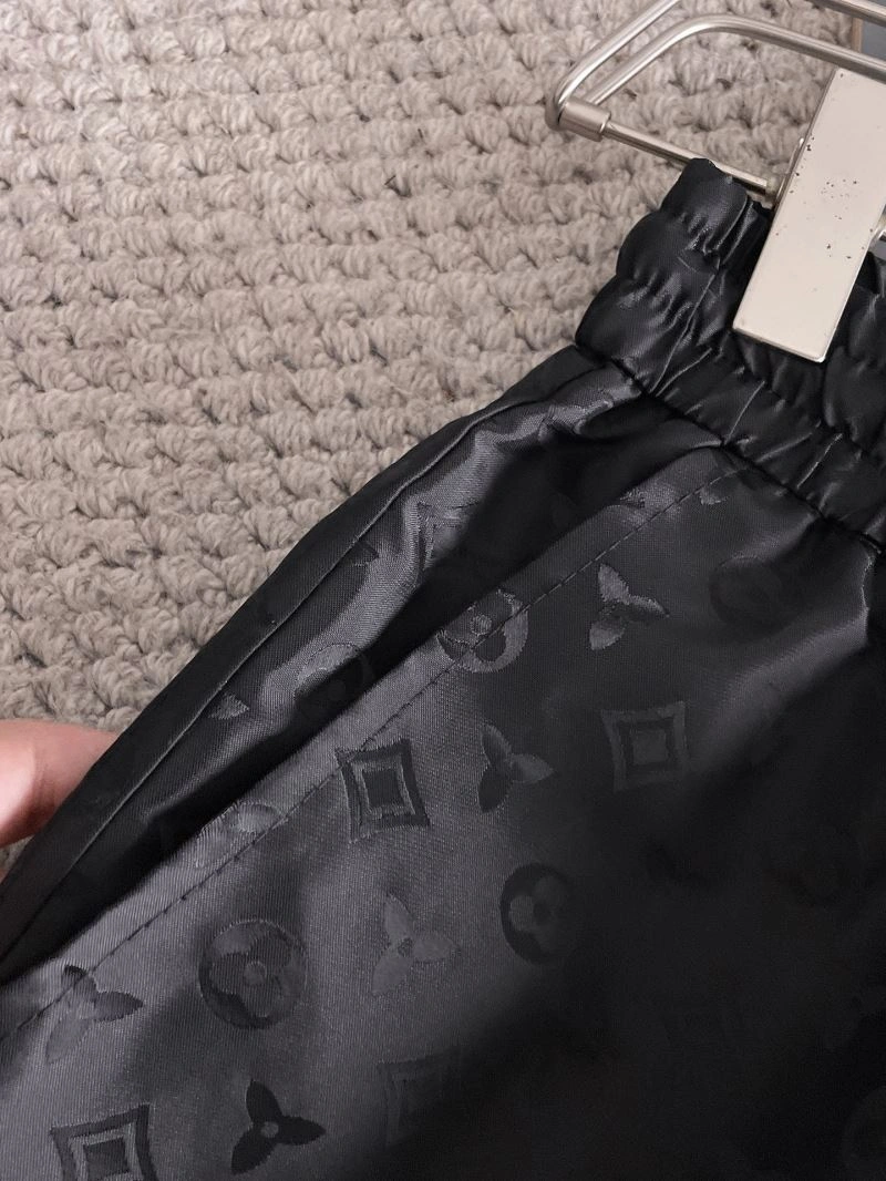 Louis Vuitton Short Pants Sophisticated 136397