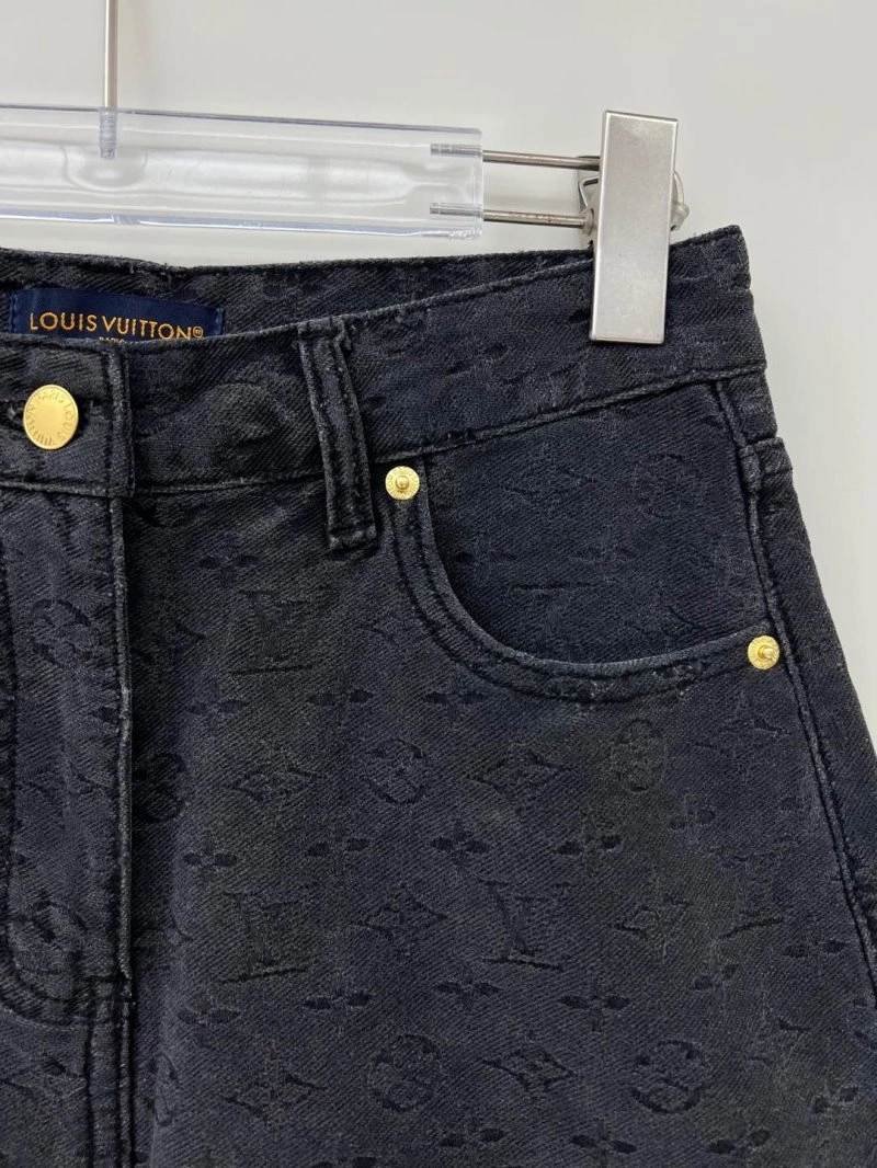 Louis Vuitton Short Pants Sporty 131038