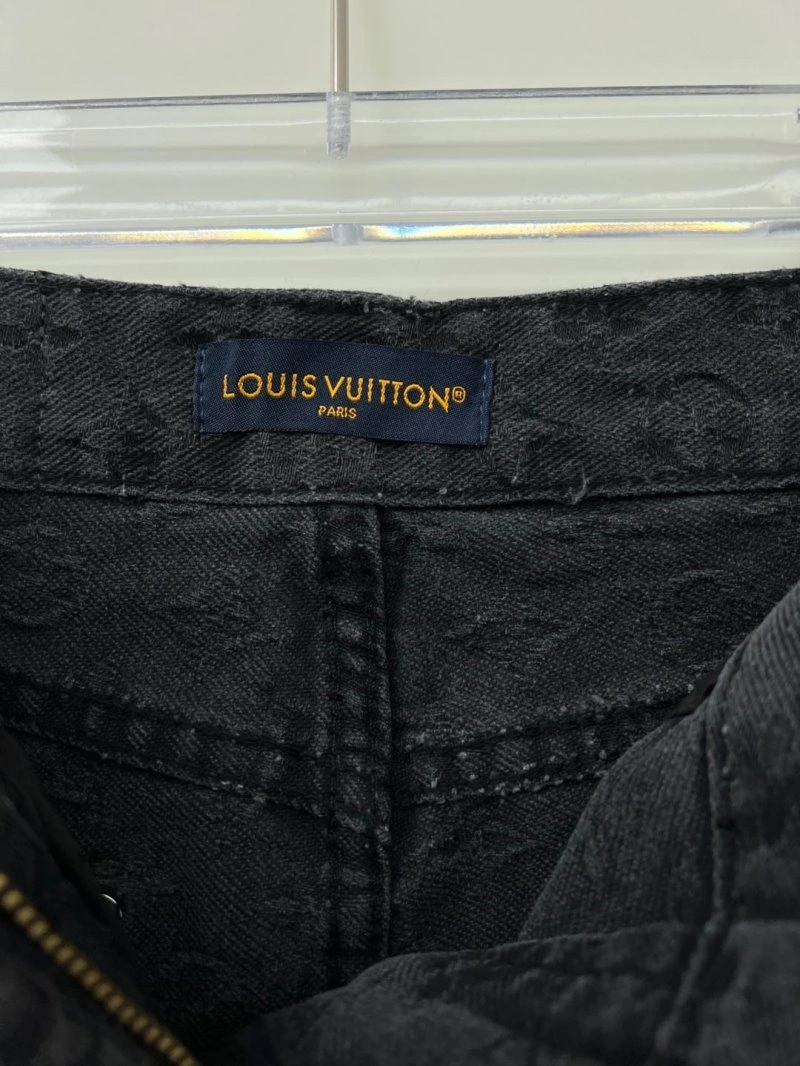 Louis Vuitton Short Pants Sporty 131038