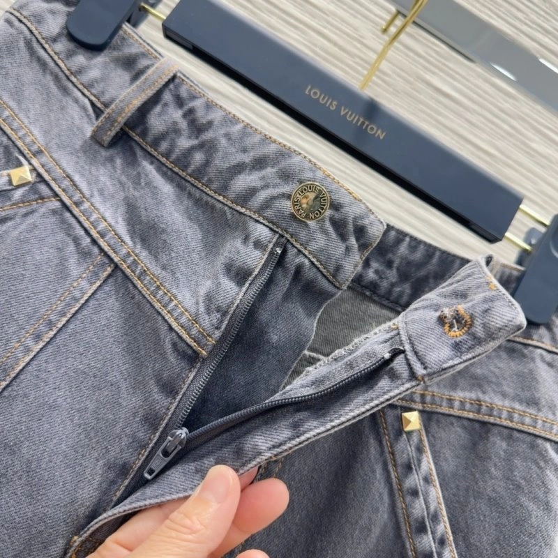 Elegant Louis Vuitton Short Pants 131053