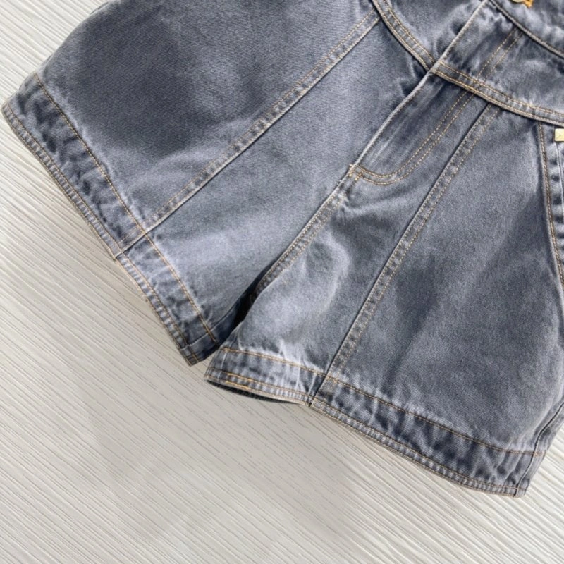 Elegant Louis Vuitton Short Pants 131053