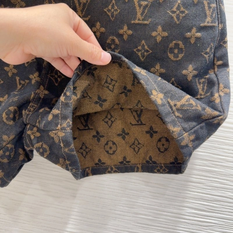 Louis Vuitton Short Pants Flexible 131040