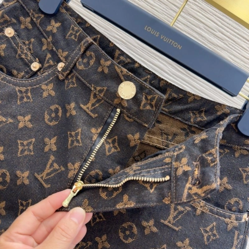 Louis Vuitton Short Pants Flexible 131040