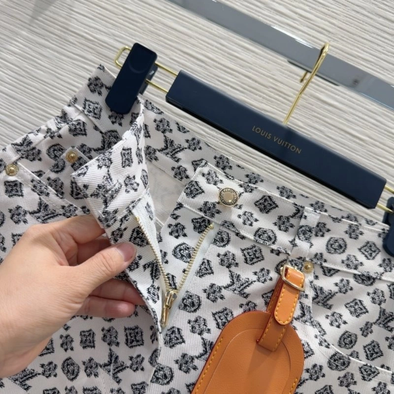 Trendy Louis Vuitton Short Pants 131708