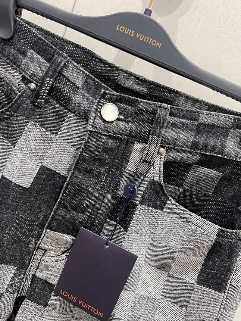 Louis Vuitton Short Pants ZipUp 130663