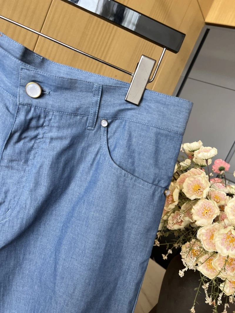 Snug Louis Vuitton Short Pants 130666
