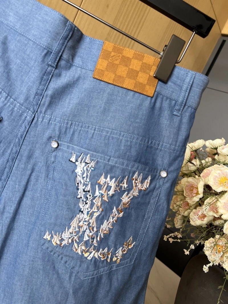 Snug Louis Vuitton Short Pants 130666